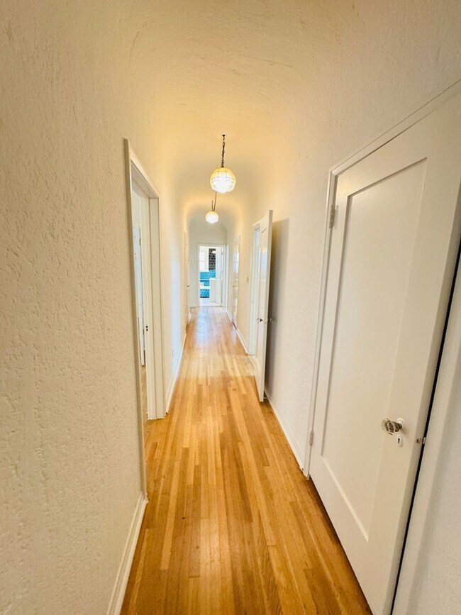 Building Photo - 902-360 N MANSFIELD AVE