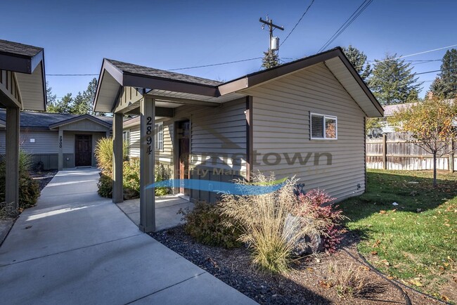 Primary Photo - Beautiful 1 Bed 1 Bath Cottage Centrally L...