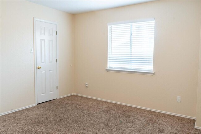 Building Photo - 1608 Diana Dr