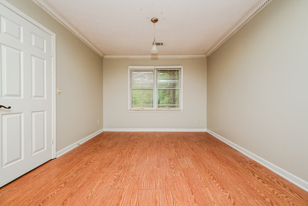 Building Photo - 564 Clubhouse Dr SE