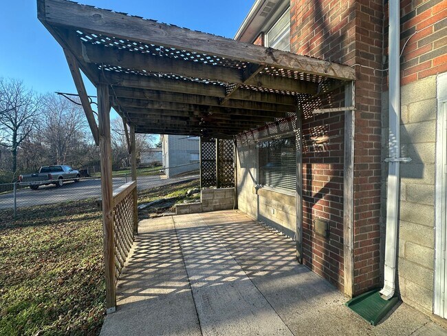 Building Photo - FOR LEASE- SINGLE FAMILY HOME IN HERMITAGE!