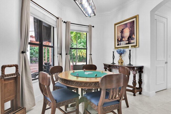 Building Photo - 10703 Versailles Blvd