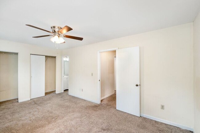 Building Photo - 10701 Houck Dr