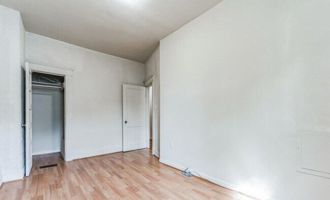 Building Photo - 2934 Clifton Park Terrace