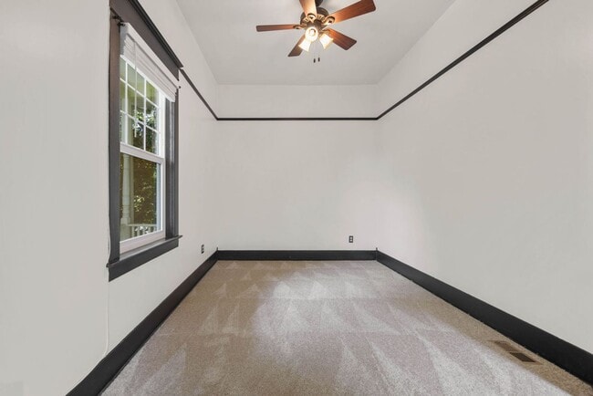 Building Photo - 712 SW 3rd Pl