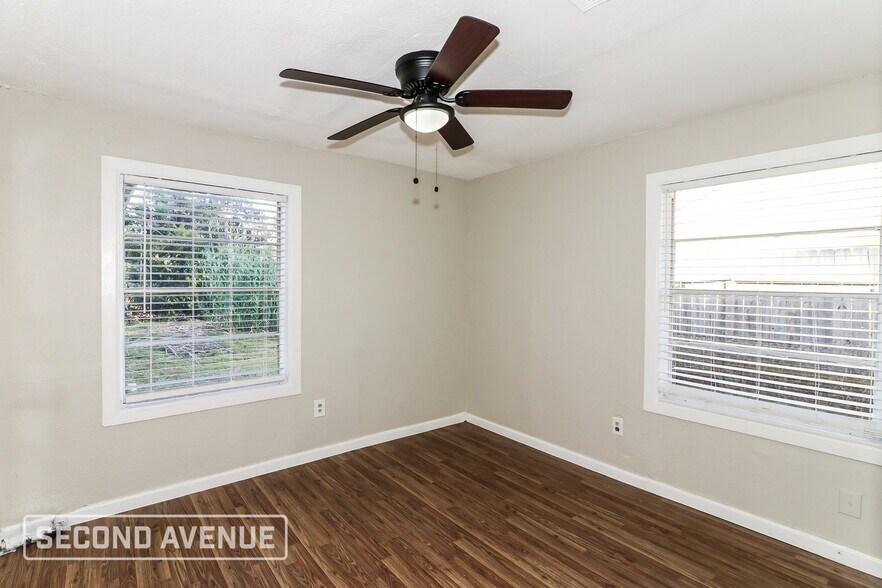 Building Photo - 5911 Kenilwood Dr