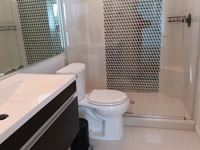 Building Photo - 3 Bedroom, 2.5 Bathroom Home! Schedule a S...