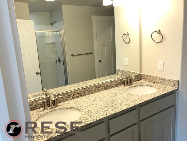 Building Photo - Beautiful Edge Townhome in Bluffdale