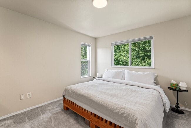 Building Photo - 9101 Lakehurst Dr