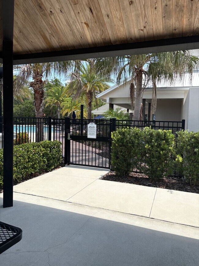 Building Photo - Spacious 5-Bedroom Home for Rent in Lake P...