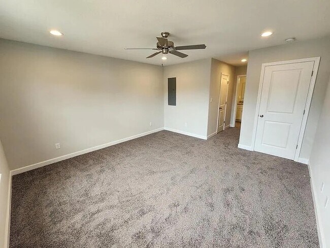 Building Photo - RENOVATED 4 BEDROOM/3 BATH IN NORFOLK! READY FOR RENT!!