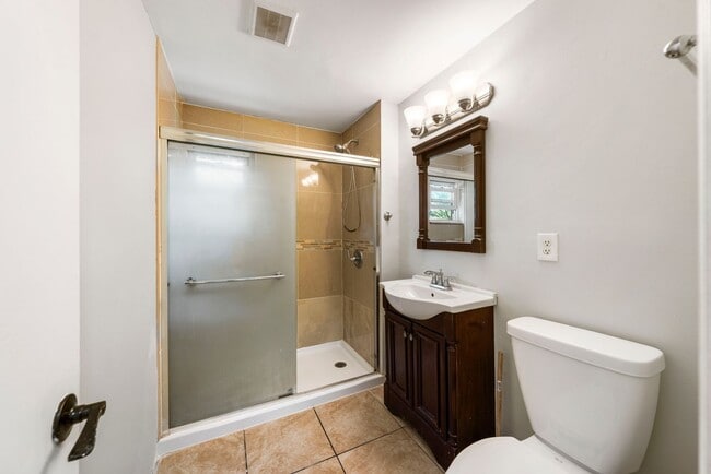 Building Photo - Spacious five bedroom home