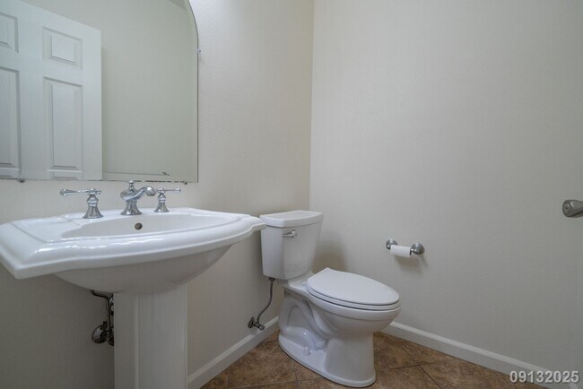 Building Photo - 4 Bed 3 Bath in Ocean Pointe
