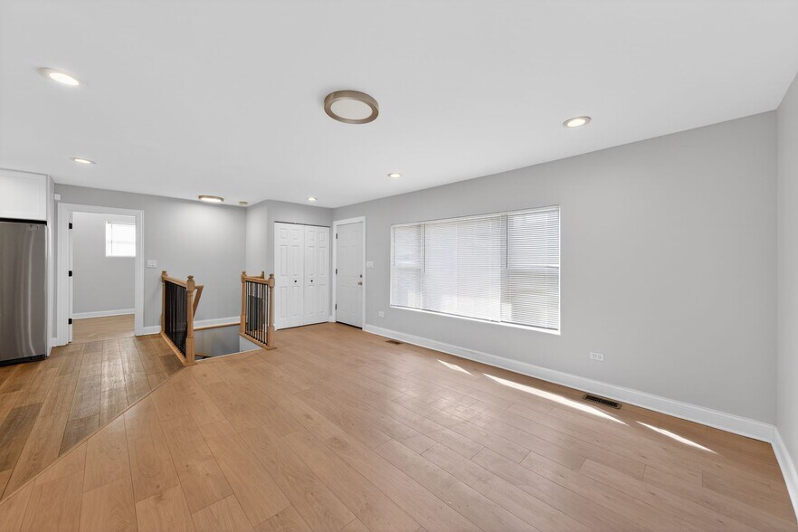 Building Photo - 225 Meadow Ln