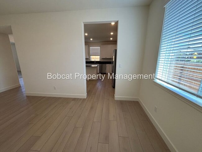 Building Photo - 1484 W Sunset Way