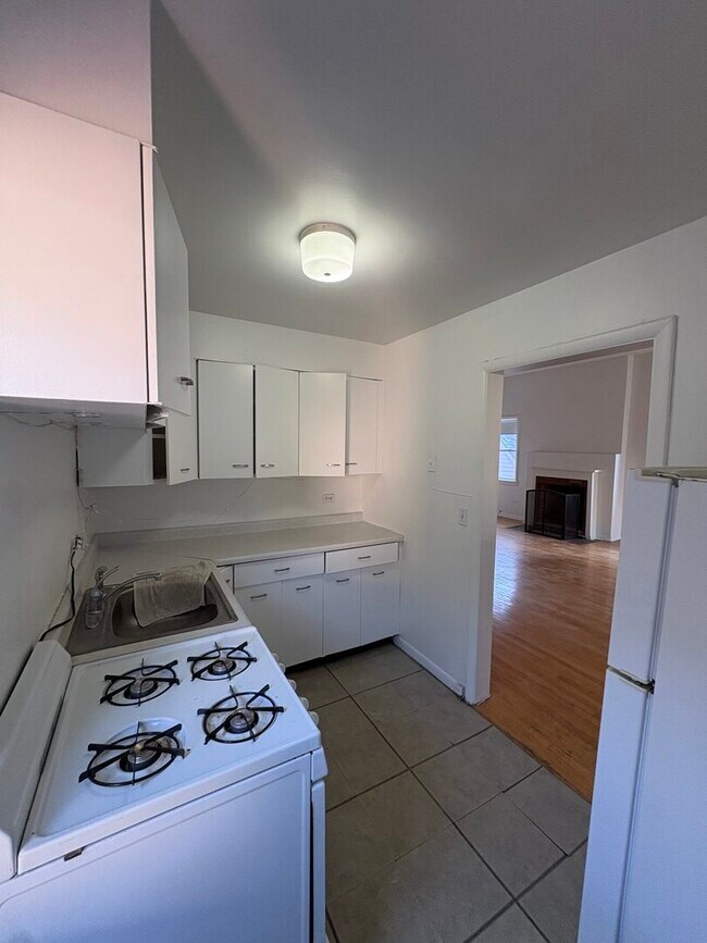 Building Photo - 5136 S Blackstone Ave