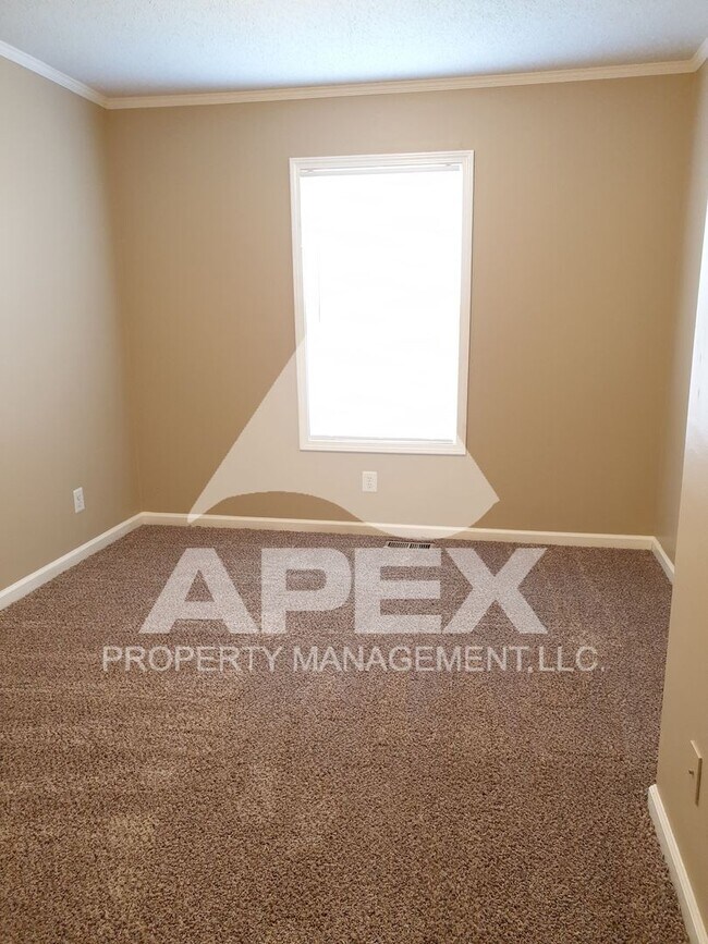 Building Photo - MOVE-IN SPECIAL, $1 RENT!! - NICE 3 Bd | 2 Ba Top Floor Condo in West Knoxville!