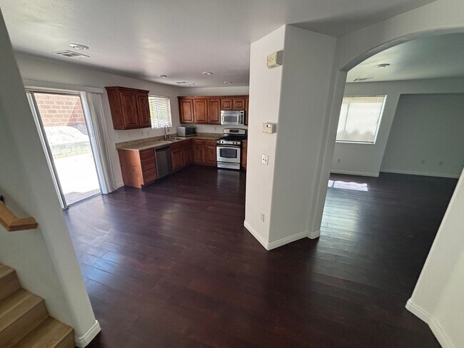 Building Photo - Charming 3-Bedroom Home with Modern Comfor...