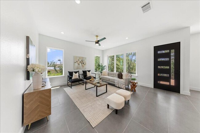 Building Photo - 110 Diamond Head Dr