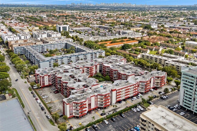 Building Photo - 1750 W 46th St