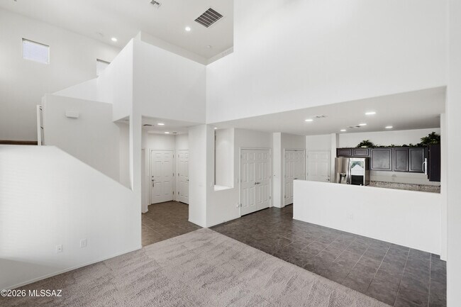 Building Photo - 4162 N Thurston Ln