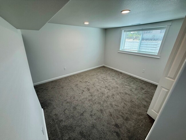 Building Photo - 1329 Elm St