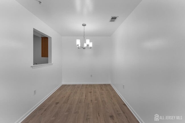 Building Photo - 1025 Dogwood Ct