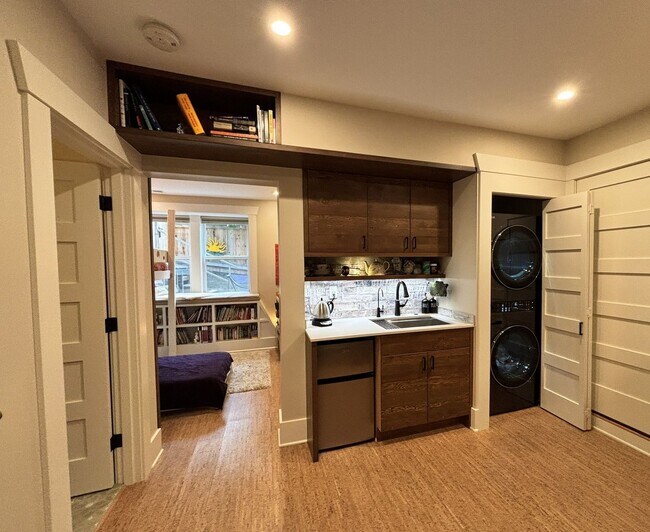 Building Photo - 4Bd/2.75Ba Seattle Home
