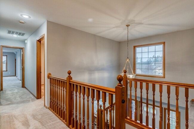 Building Photo - 4 bedroom, 3 bath Dog Friendly Home!