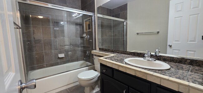 Building Photo - 572 W Jamison Pl