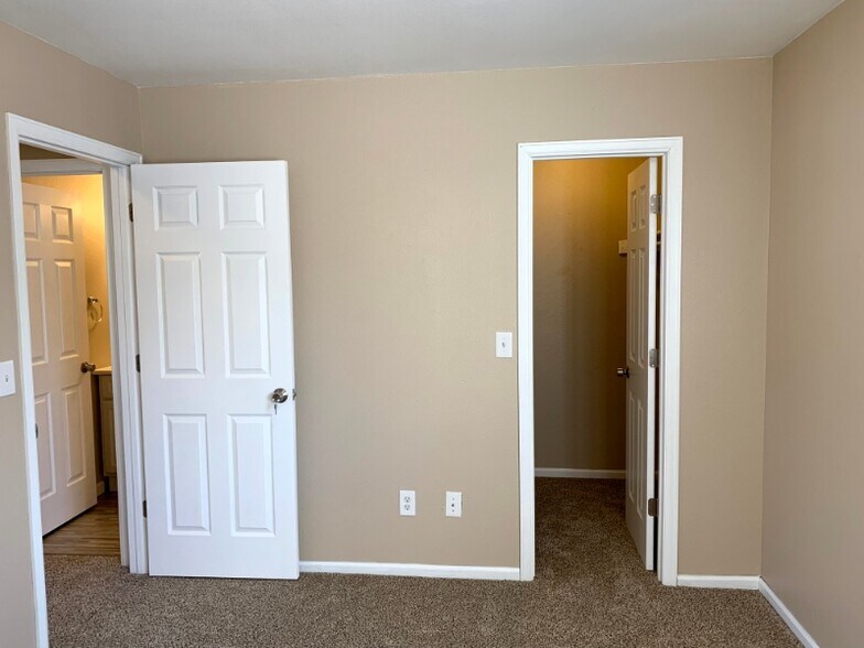 Building Photo - 1700 Erin Ct