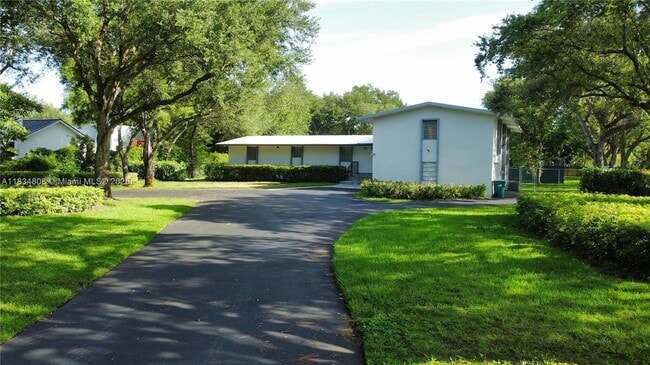 Building Photo - 9811 SW 96th St