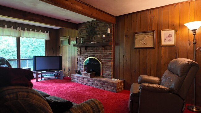 Building Photo - Charming 3-Bed Madeira Schools Home