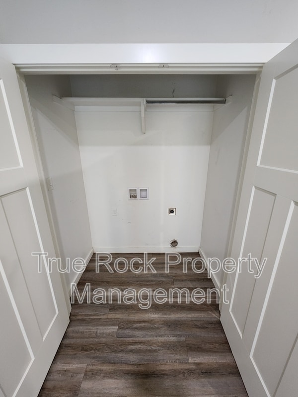 Building Photo - 417 E 13th St