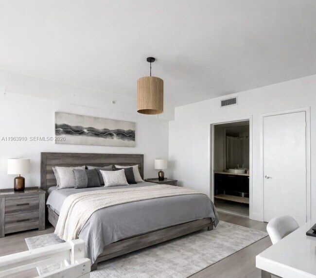 Building Photo - 253 NE 2nd St