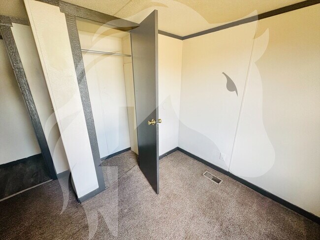 Building Photo - 3 Bedroom in great community in Woodward!