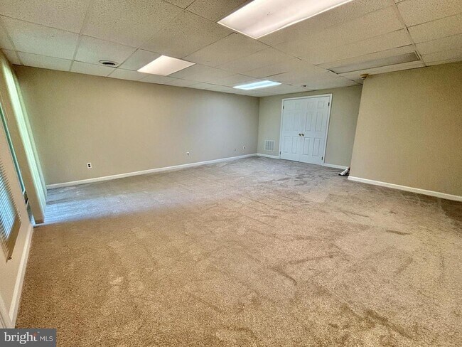 Building Photo - 335 Danbury Ct