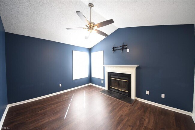 Building Photo - 1549 River Creek Crescent