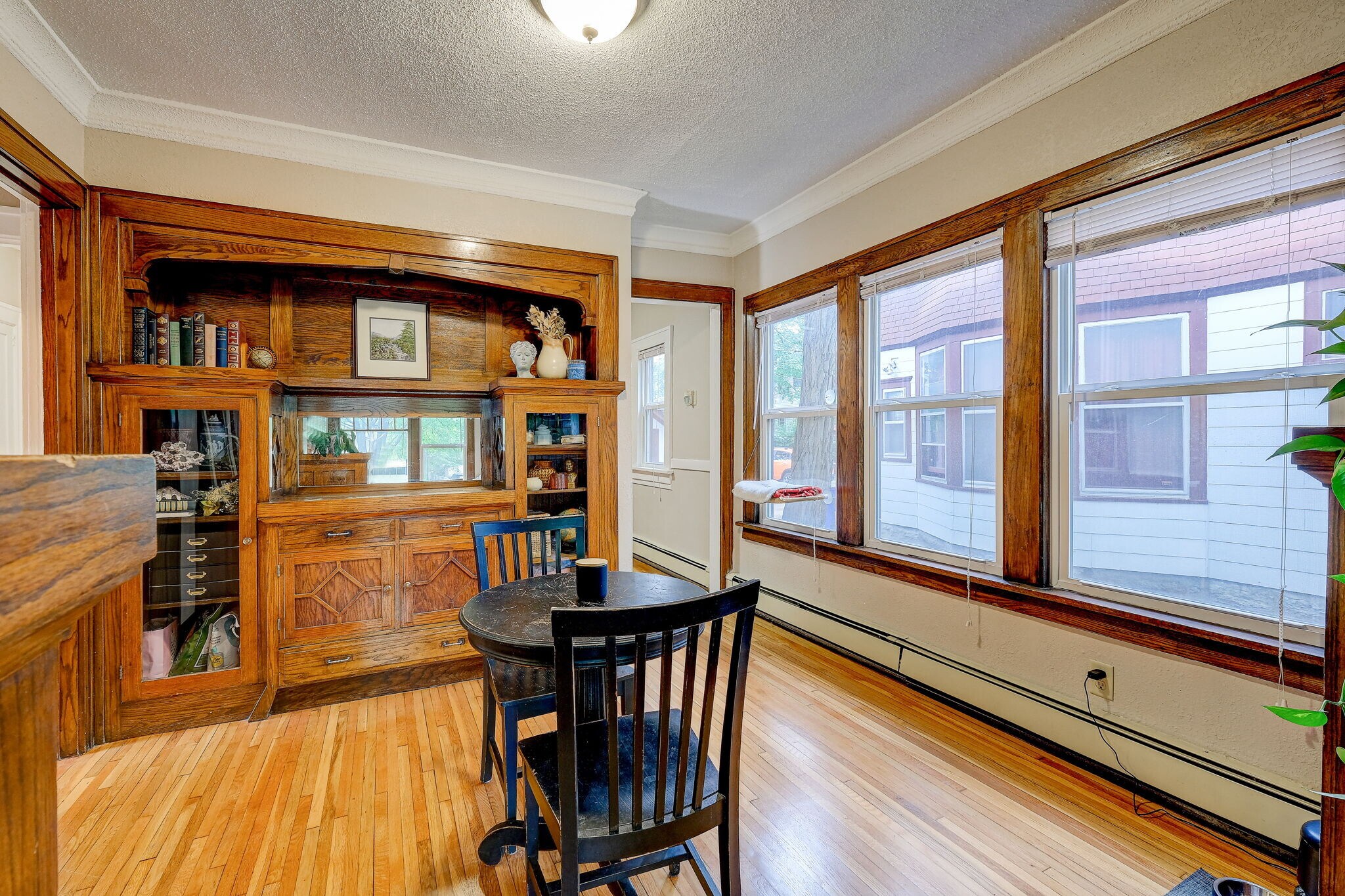 Building Photo - 832 Dayton Ave