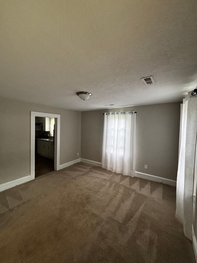Building Photo - 2 Bedroom 1 Bathroom Single family Ranch l...