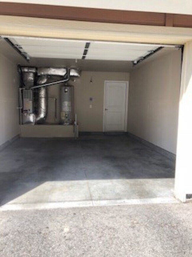 Building Photo - 9947 W Rosecroft Ct