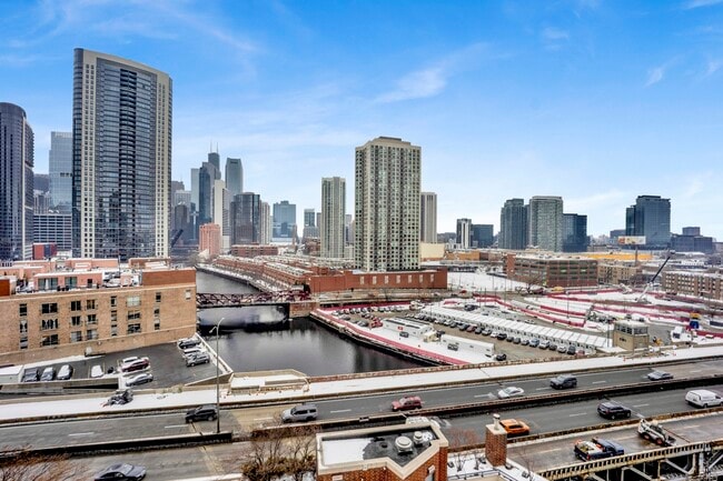 Building Photo - 600 N Kingsbury St