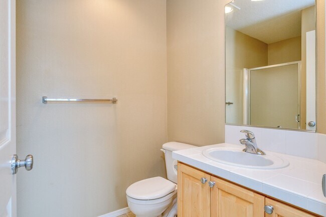 Building Photo - Spectacular 3 Bedroom, 3.5 Bathroom Townhome in Scenic Arbor Station.