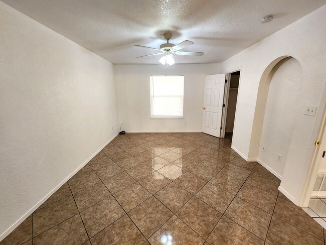 Building Photo - 2082 Pinecone Way