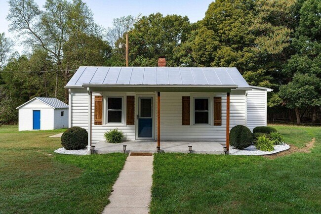 Building Photo - 826 Horsehead Rd