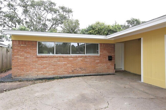 Building Photo - 5614 Fontenelle Dr