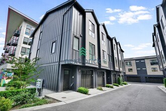 Building Photo - 2 bed and 2.5 bath Modern Townhome Downtow...