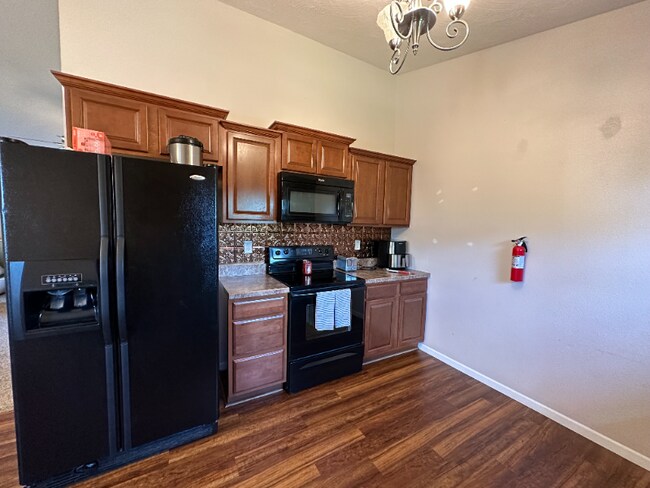 Building Photo - 15640 Top Dr