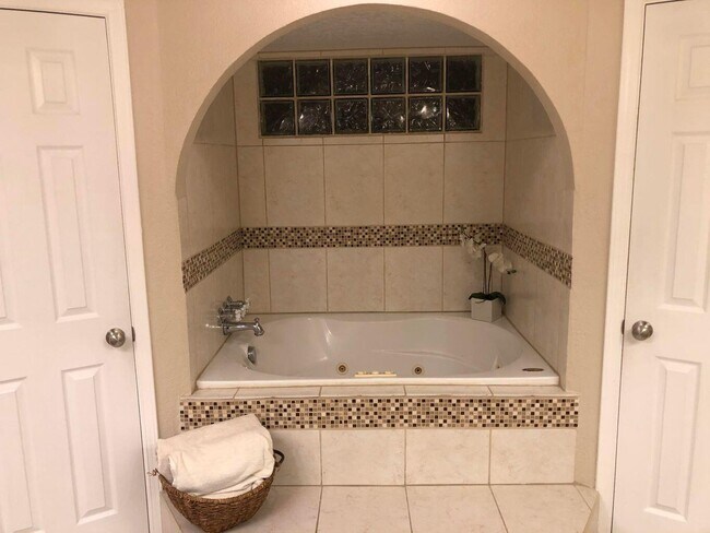 Building Photo - 6412 Brisa Del Mar Dr