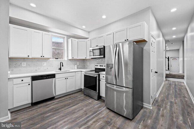 Building Photo - 1918 E Lafayette Ave